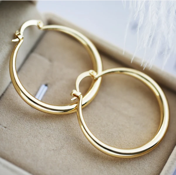 Large hoop earrings in gold