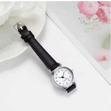 Elegant Minimalist Quartz Watch With Leather Strap