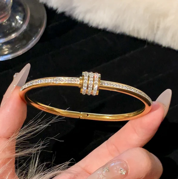 Elara Lucente Bracelet