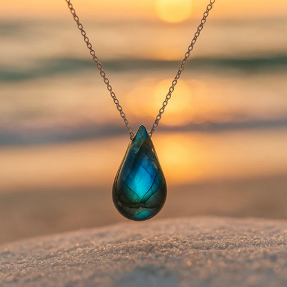Lagoon | necklace in labradorite
