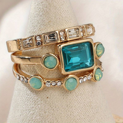 Ring set with ocean blue crystals