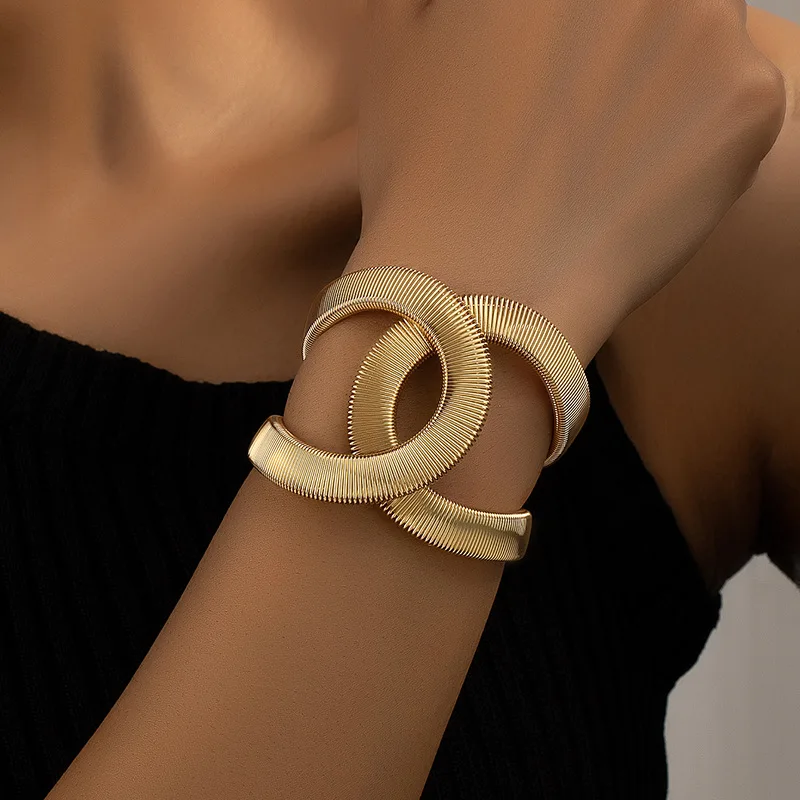 Luxe Interlocking Gold Bracelet